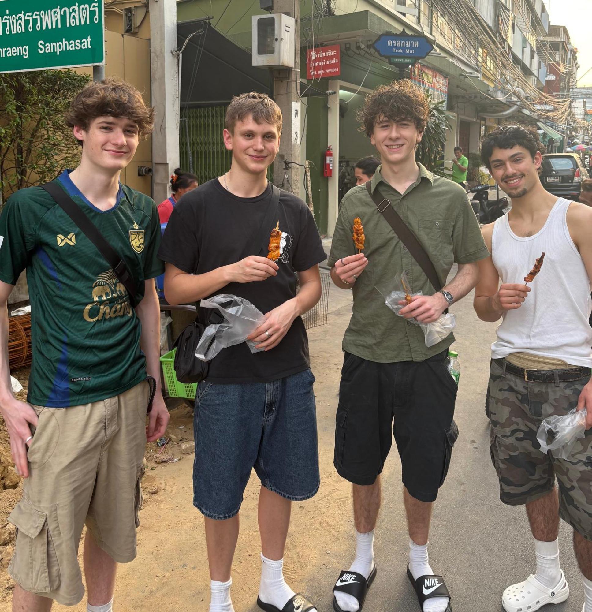 Here We Go Bangkok Ngoại thất bức ảnh